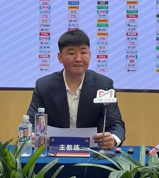 别再责怪顾全了，他为球队操碎了心，你看他的脸肿成什么样了，还在坚持带队比赛，虽然