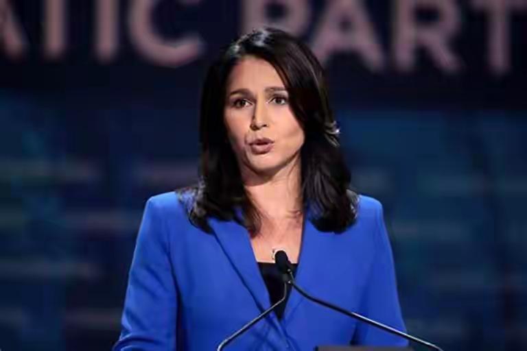 来自外媒的最新消息说，美国总统特朗普考虑撤换加巴德国家情报总监职务。
消息强调，