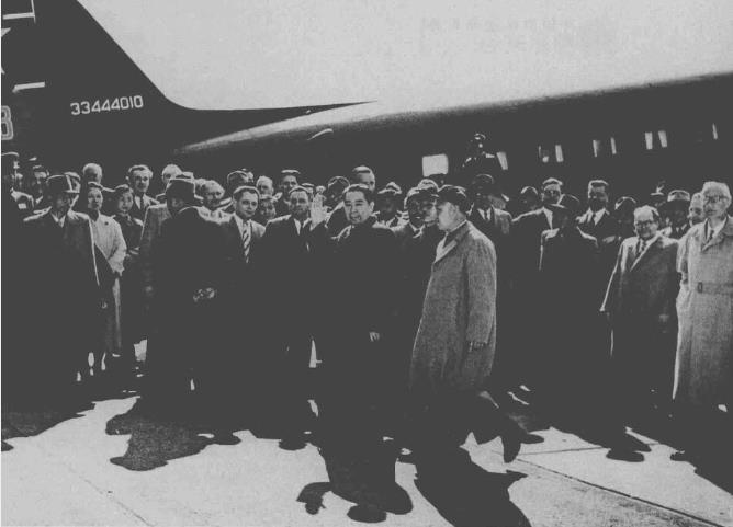 1954年4月24日，周恩来抵达日内瓦