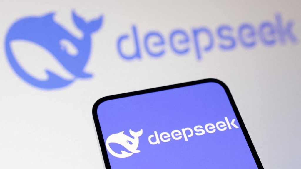 美方以模糊安全担忧对DeepSeek设限，却在其新模型登顶开源榜后显得格外讽刺。