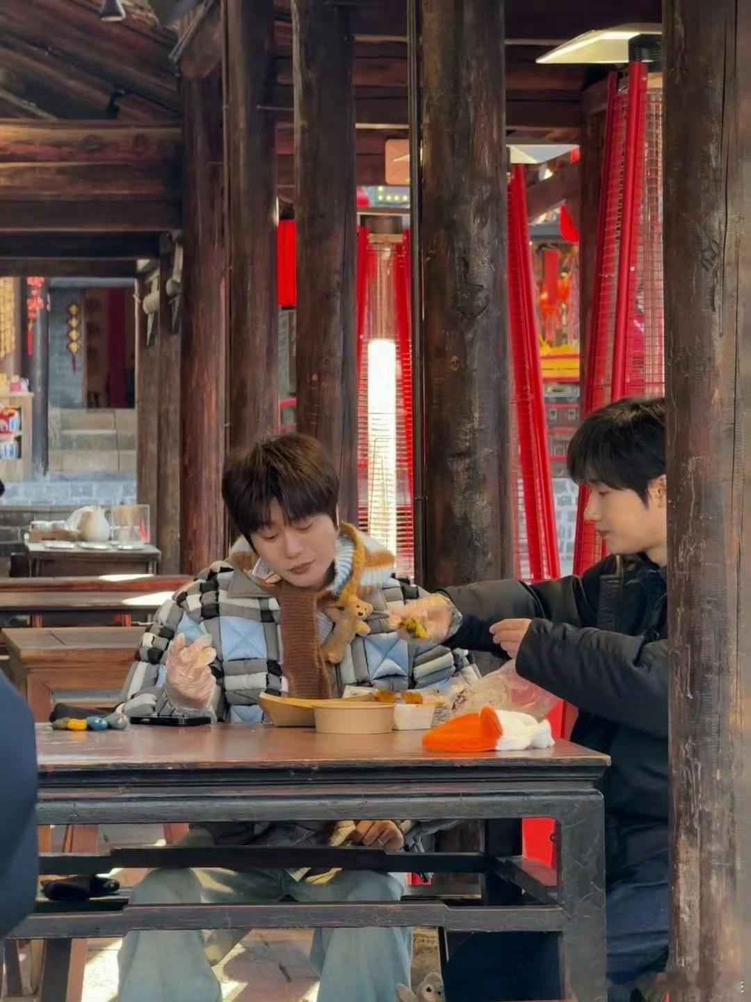 偶遇蒋敦豪陆虎唐山录综艺 唐山录节目这个安排不错，河头老街挺有特色的。哥俩一路体