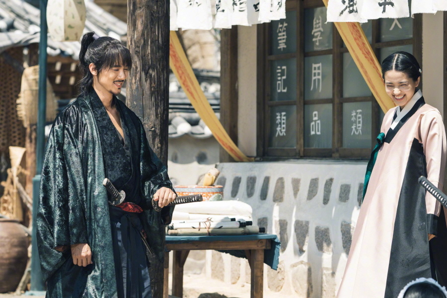 韩剧回顾 阳光先生 首播8周年主演：李秉宪、金泰梨、柳演锡、卞约汉、金玟廷 20