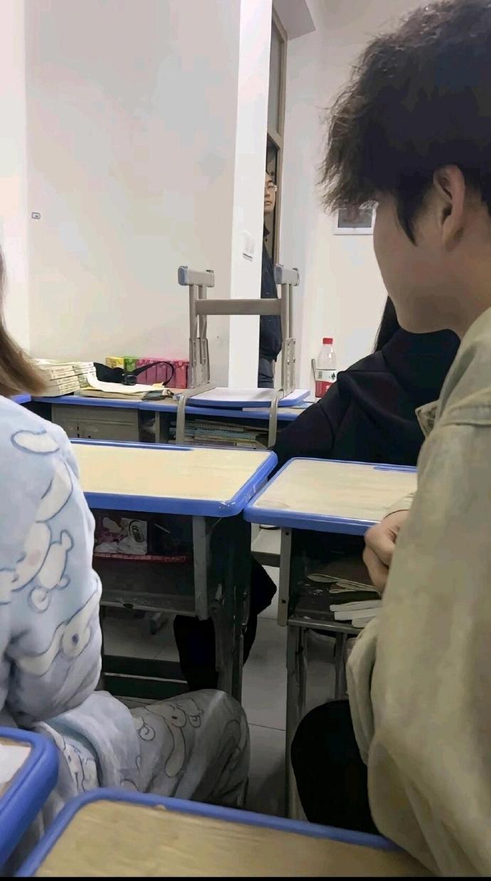 学生党特有的死亡回放 ！！！ 