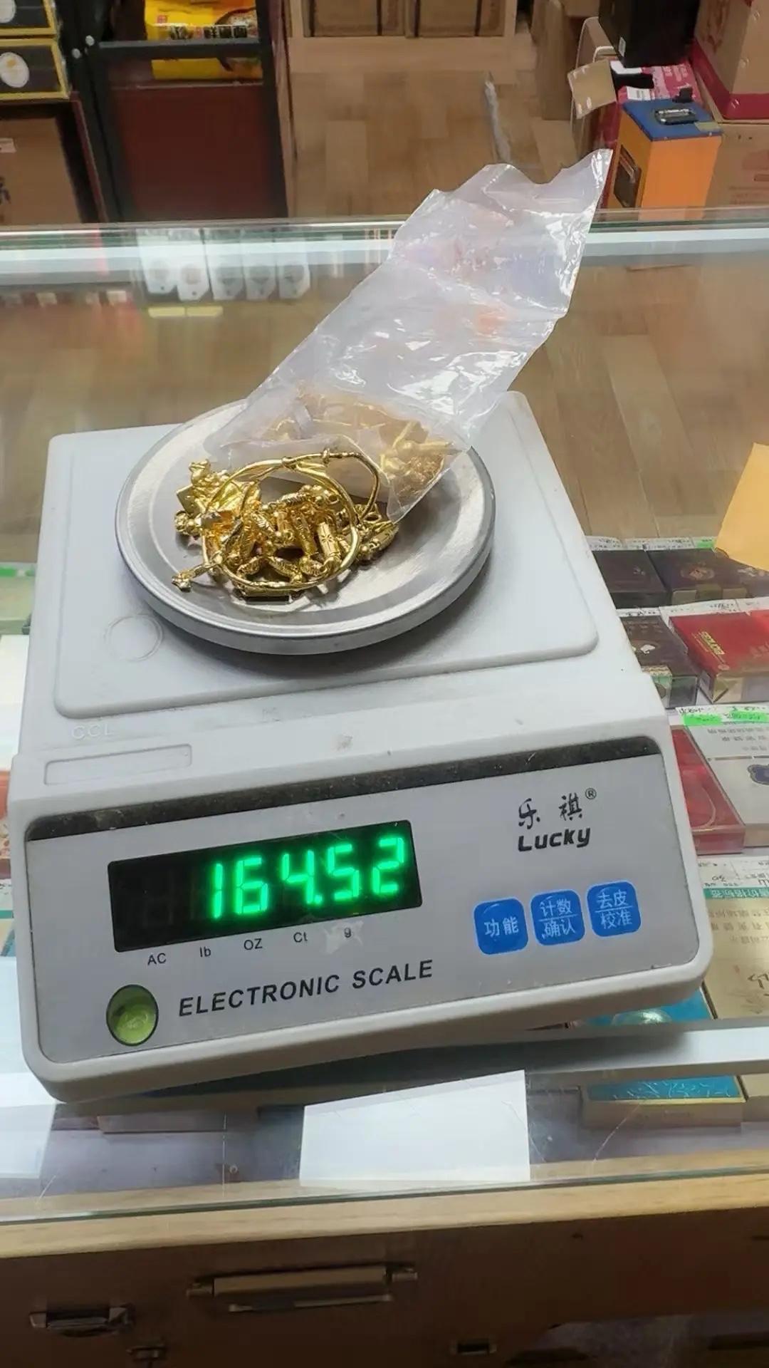 2月10号，这条关于沃什的消息颇为有趣。特朗普提名沃什出任美联储主席，大家都在热