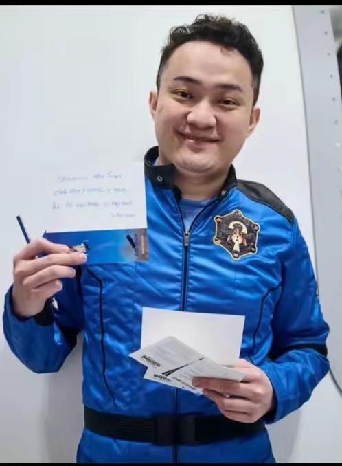 在孙某写的小作文里，借景甜之口，说了这样两件事，
一对剧组夫妻（并非恋爱，但拍戏