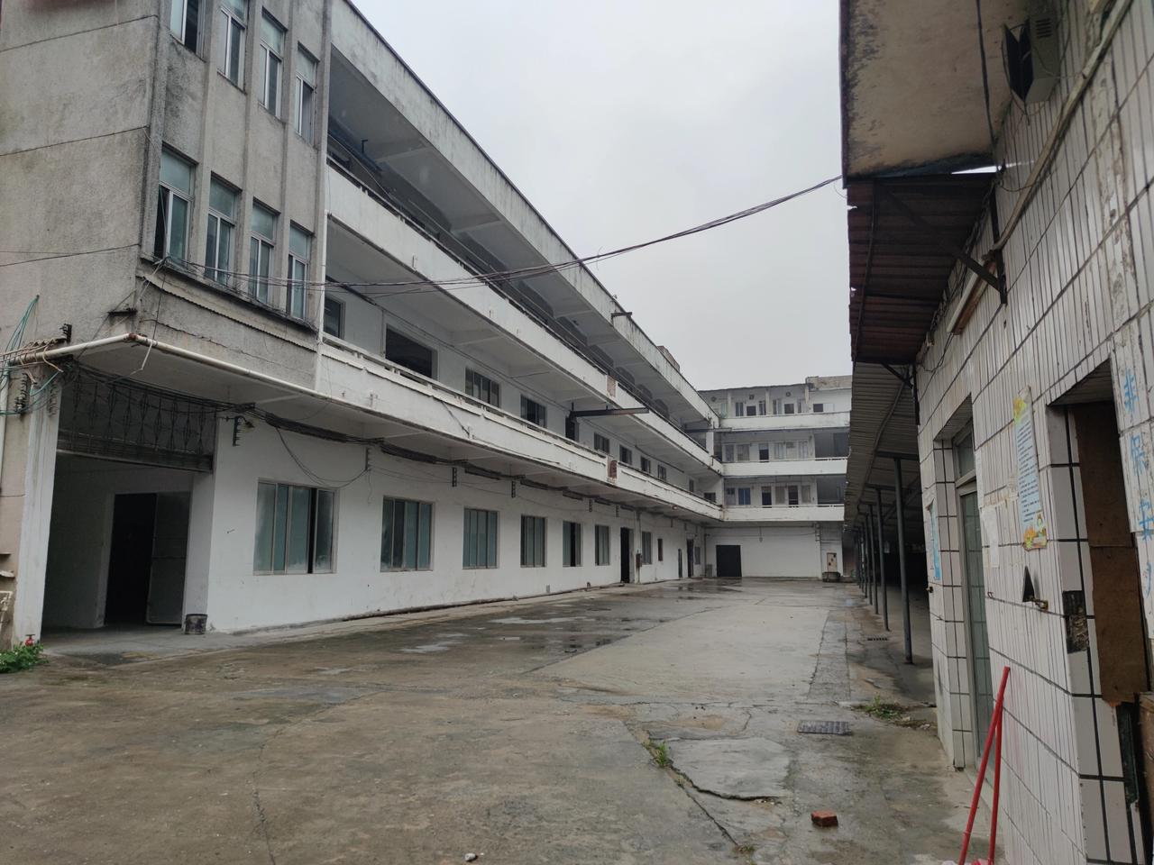 你所在的城市房价降了多少？我所在的城市普遍价格下降达到40%！小区原本售价1.3