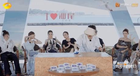李晟命好顶不住眼神不好打贝壳的时候，李晟的眼神简直无法抵挡命运的恶作剧，明明充满