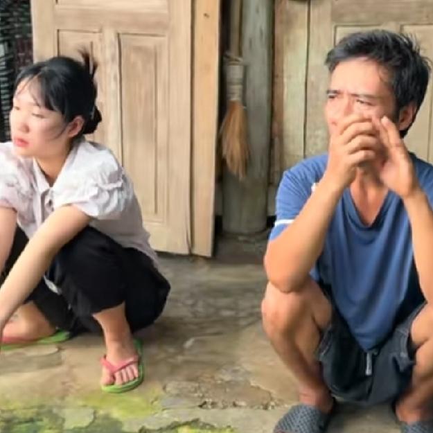 听听小松怎么说，他在省城安沛建民宿，民宿封顶开始粉墙，墙粉完了。小松说，应该停工