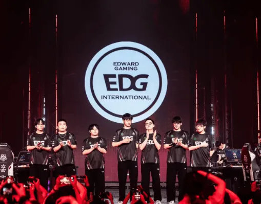 Edg都不如去玩双决斗了，他们之前双决的思路明显不对，应该smg去玩那个二突Sm