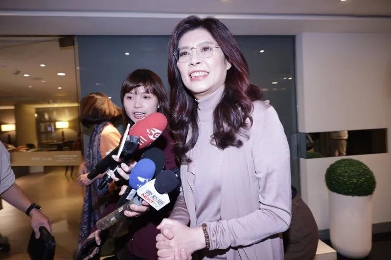 两岸情势险峻引发国际关注，国民党主席郑丽文今天表示，现阶段两岸距离讨论终局安排仍