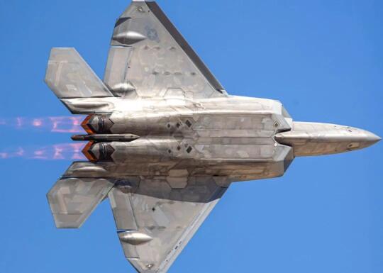 航空国度2025”F-22“猛禽”动态演示
