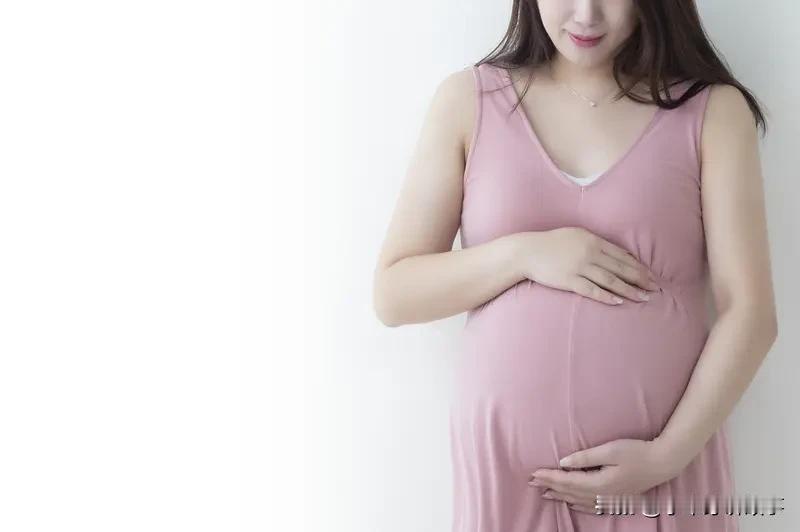 近期，斯坦福大学研究表明，怀孕会使女性衰老加速超5年。研究从305名女性中筛选出