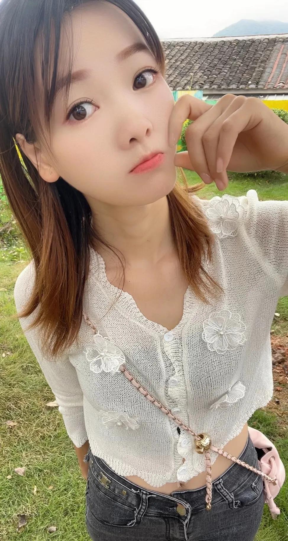 清新甜美，优雅动人。