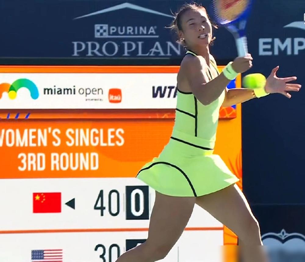 郑钦文在迈阿密站闯过了硬茬。2-1逆转美国名将凯斯，打进16强。
 
首盘她慢热