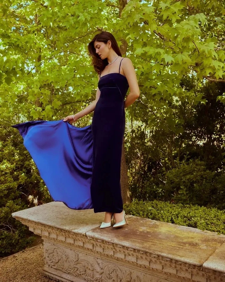 Monica Barbaro 摄影Amy Harrity InStyle 