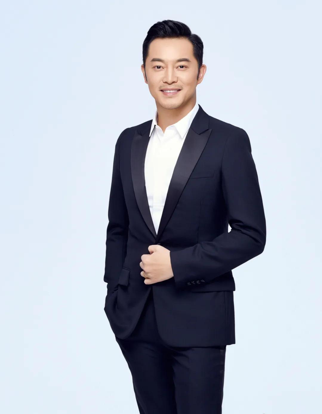 演员沙溢:我和胡可认识是在胡可的一次访谈节目上，当时她采访完我大概三个月后，我俩