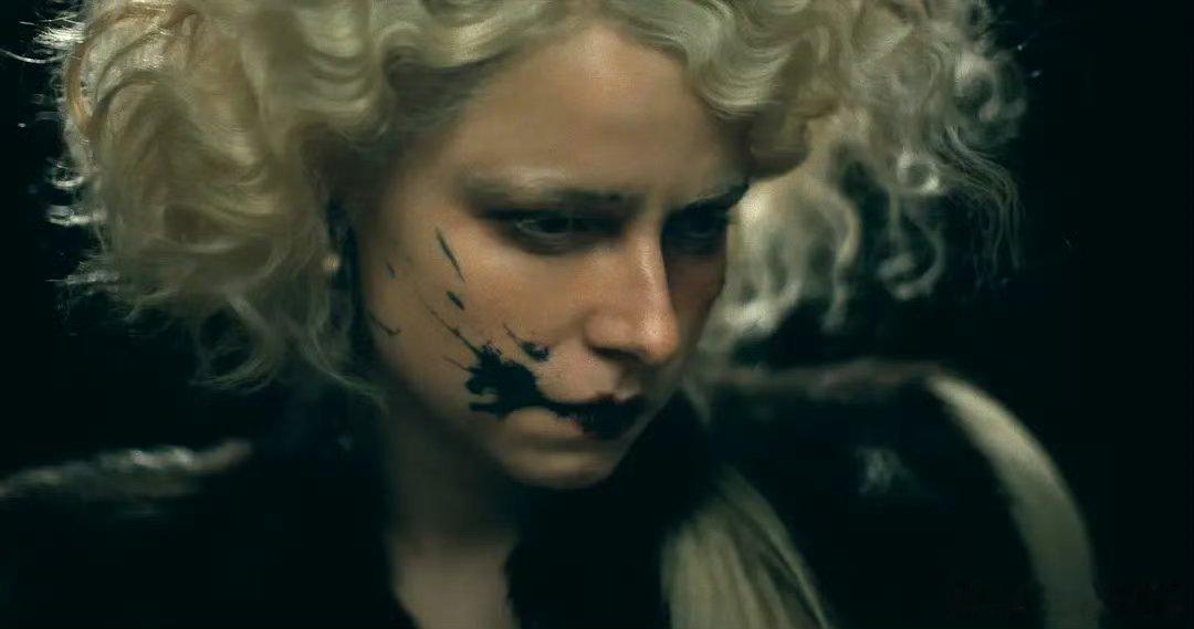 暗黑新娘定档特画风+大胆妆造，缝合拼接配黑唇，这猎奇感直接戳中我的心巴，死亡后才