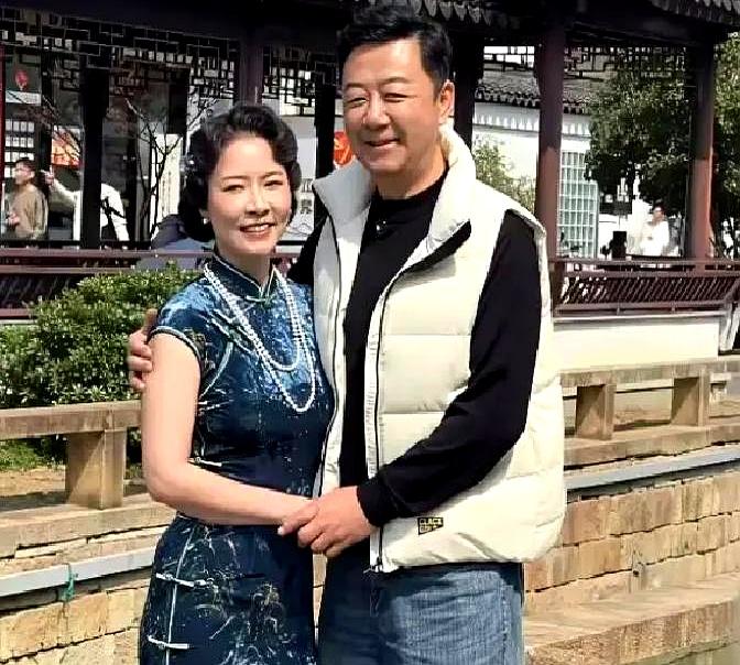 三千万预算拍44集神剧，开拍前女主跑路，孔笙导演差点愁白头。
 

临阵救场的梅