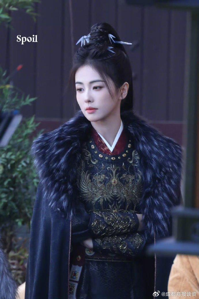 白鹿王星越唐宫开机  白鹿、王星越领衔主演的新剧《唐宫奇案之青雾风鸣》开机路透，