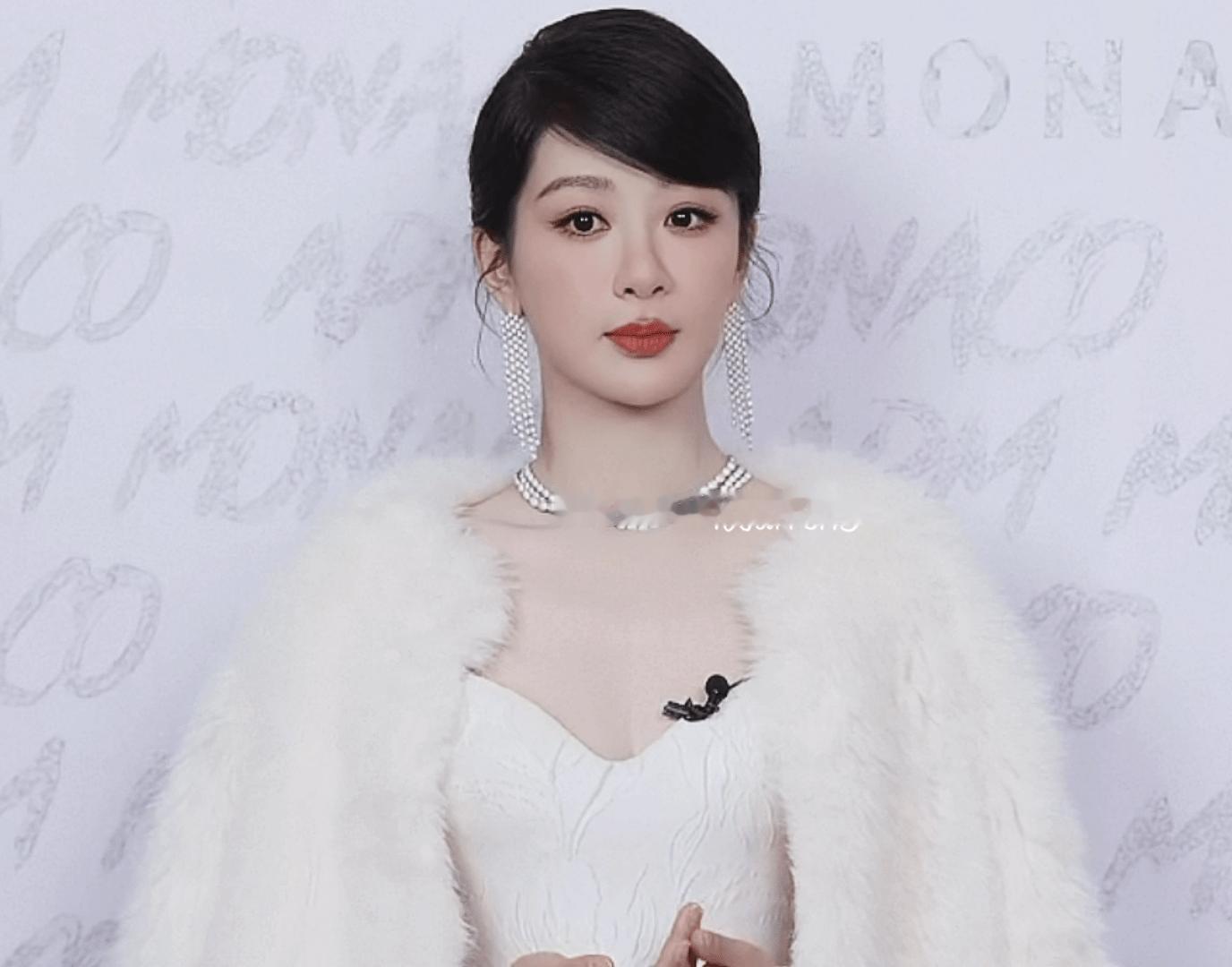 今晚杨紫直播状态动图来啦！真的好美啦！杨紫直播