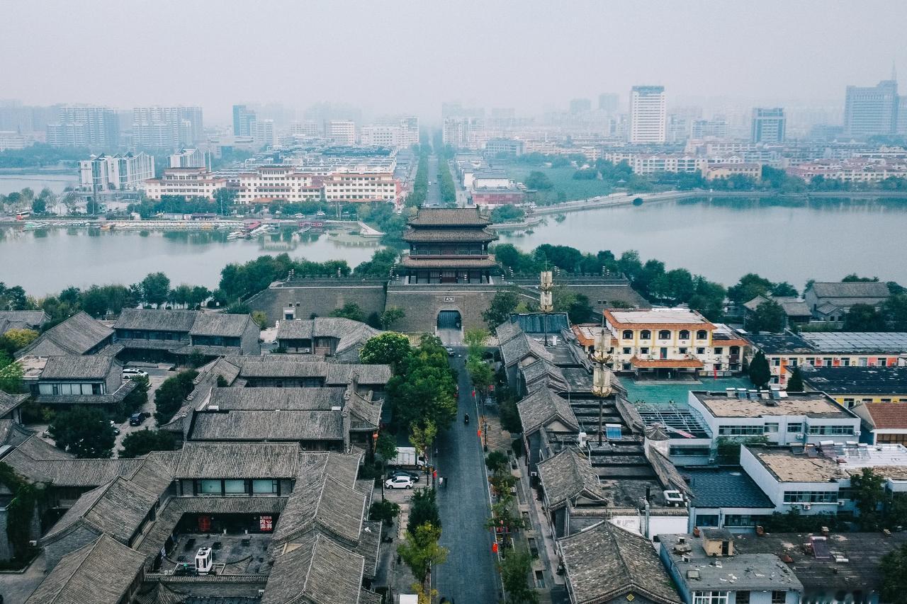 来到聊城 才发现这是一座被严重低估的宝藏小城

古运河静静流淌，东昌湖波光粼粼，