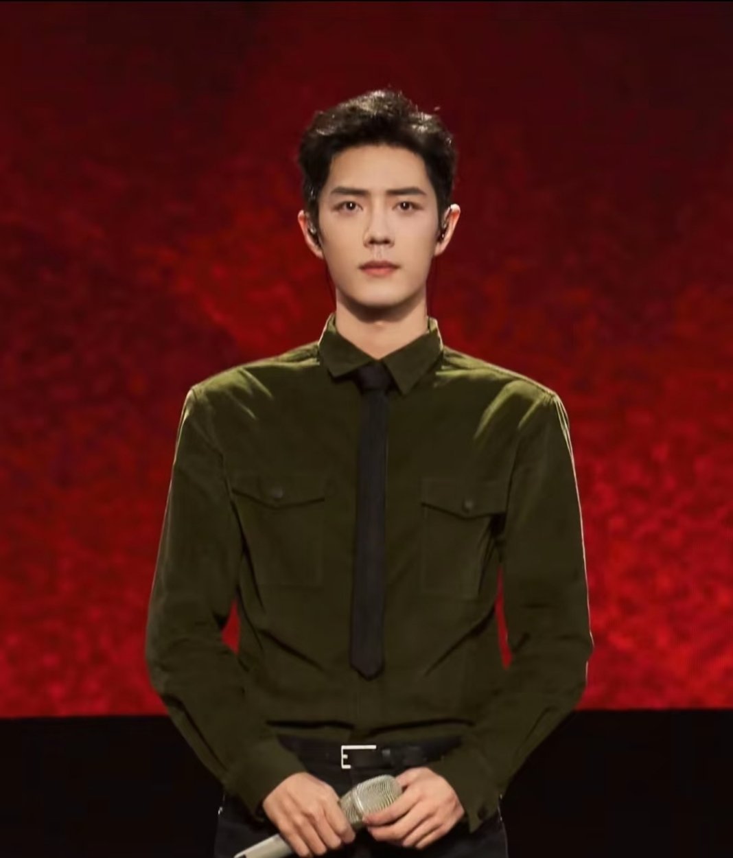 华为这次给肖战的排面是真够顶的，直接官宣成尚界品牌代言人。目前智界代言人是刘亦菲