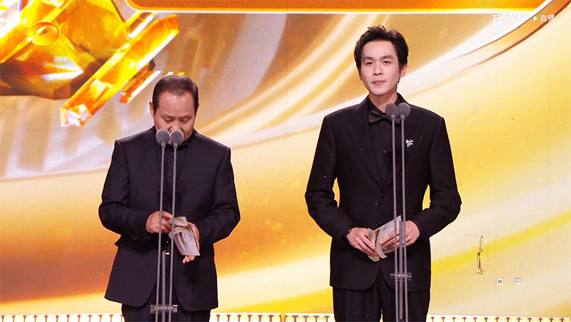 前面的小插曲还好昀眼疾手快，可机灵了[收到] ​​​