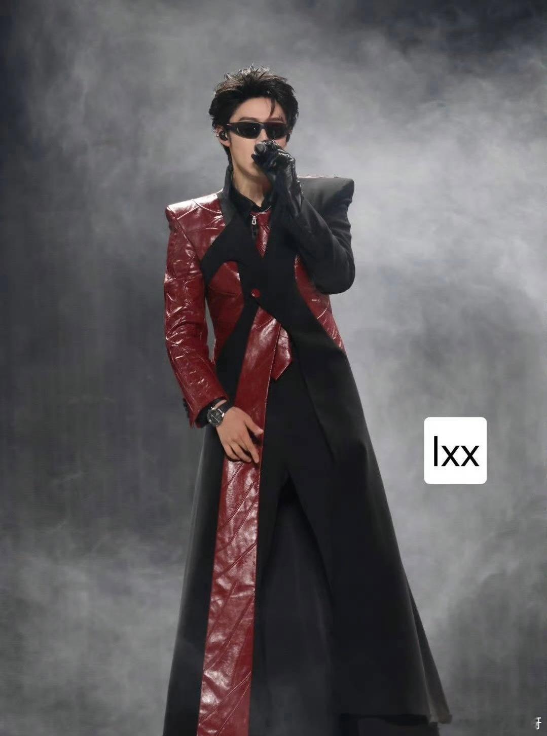 当黄昏伴随着一片黄色的海洋降临TOP演唱会，我才发觉这场约定带着非常多女孩们的祝