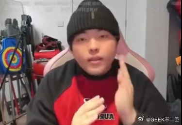 桃黑黑直播打嘴抽脸道歉从不靠极端动作，真心改错、恪守原则，才能赢得真正的谅解。 