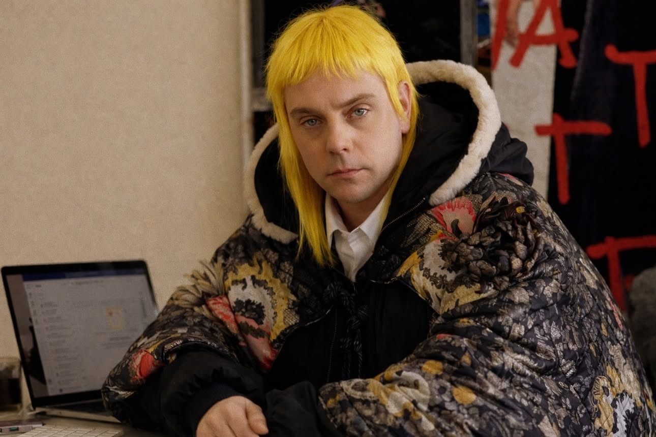 如果JWA身着自己设计的Dior男装会是什么样❓效果如图。巴黎男装周