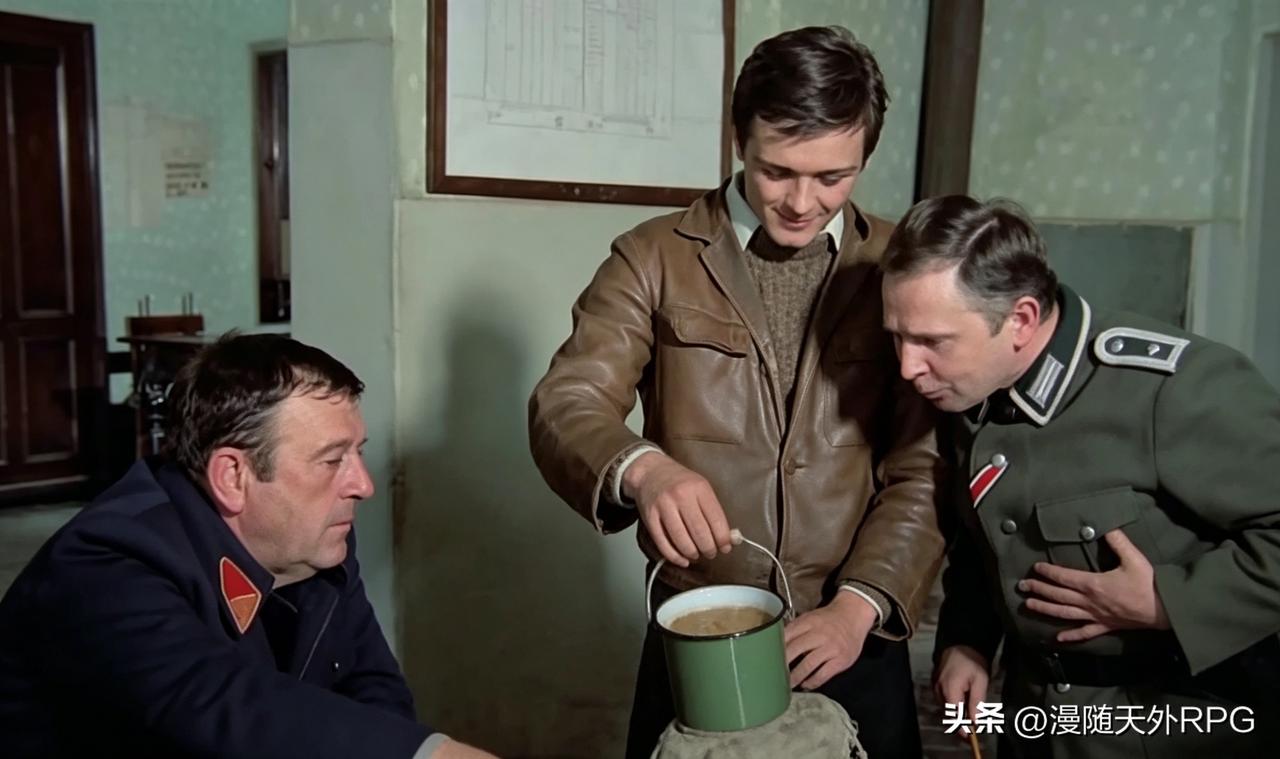 来个有点难度的。
       马里施给站长带饭，德军主管过来问了啥？
    