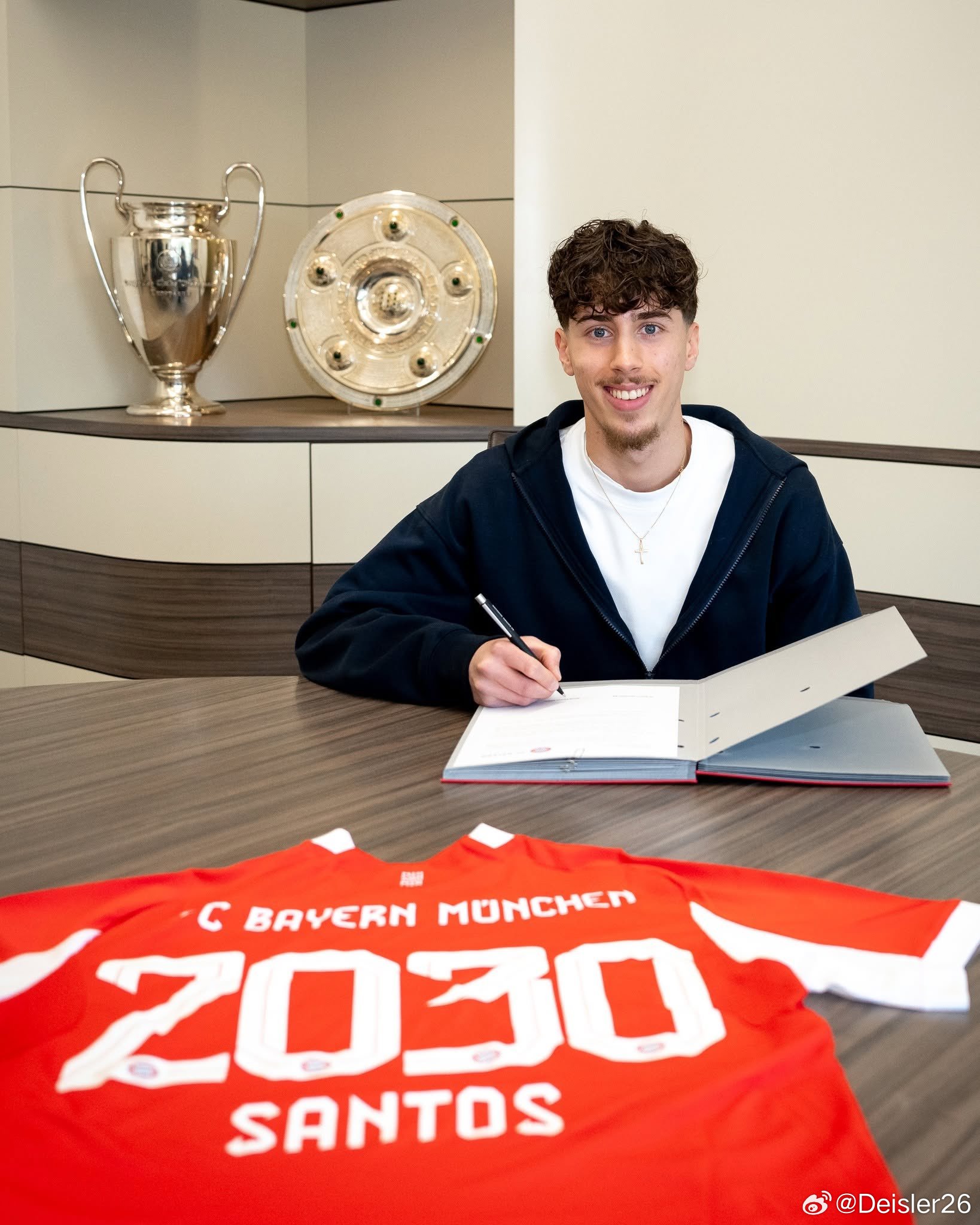 🚨拜仁官方宣佈：19歲的大衛·桑托斯·戴博爾與拜仁慕尼黑簽訂了一份有效期至20