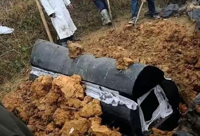 土葬不一定是最好的！人死后身体还是活的，99%的人根本不知道，其实人在死后埋入地
