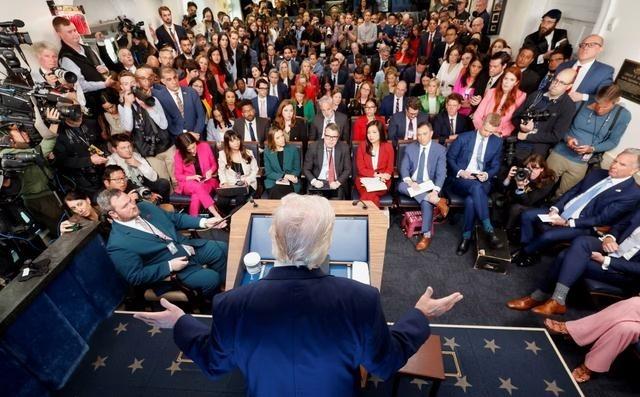 特朗普记者会最引人注目的部分出现在临近尾声时，他不仅抨击了欧洲，还点名澳大利亚、