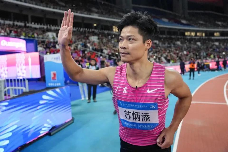 11月20日晚，第十五届全运会田径男子4x100米接力决赛在广东奥体中心举行，这