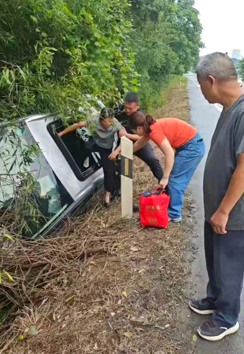 【#3人连续值守48小时后回家路上又出手救人#】防台风连续值守两天两夜后，一名城
