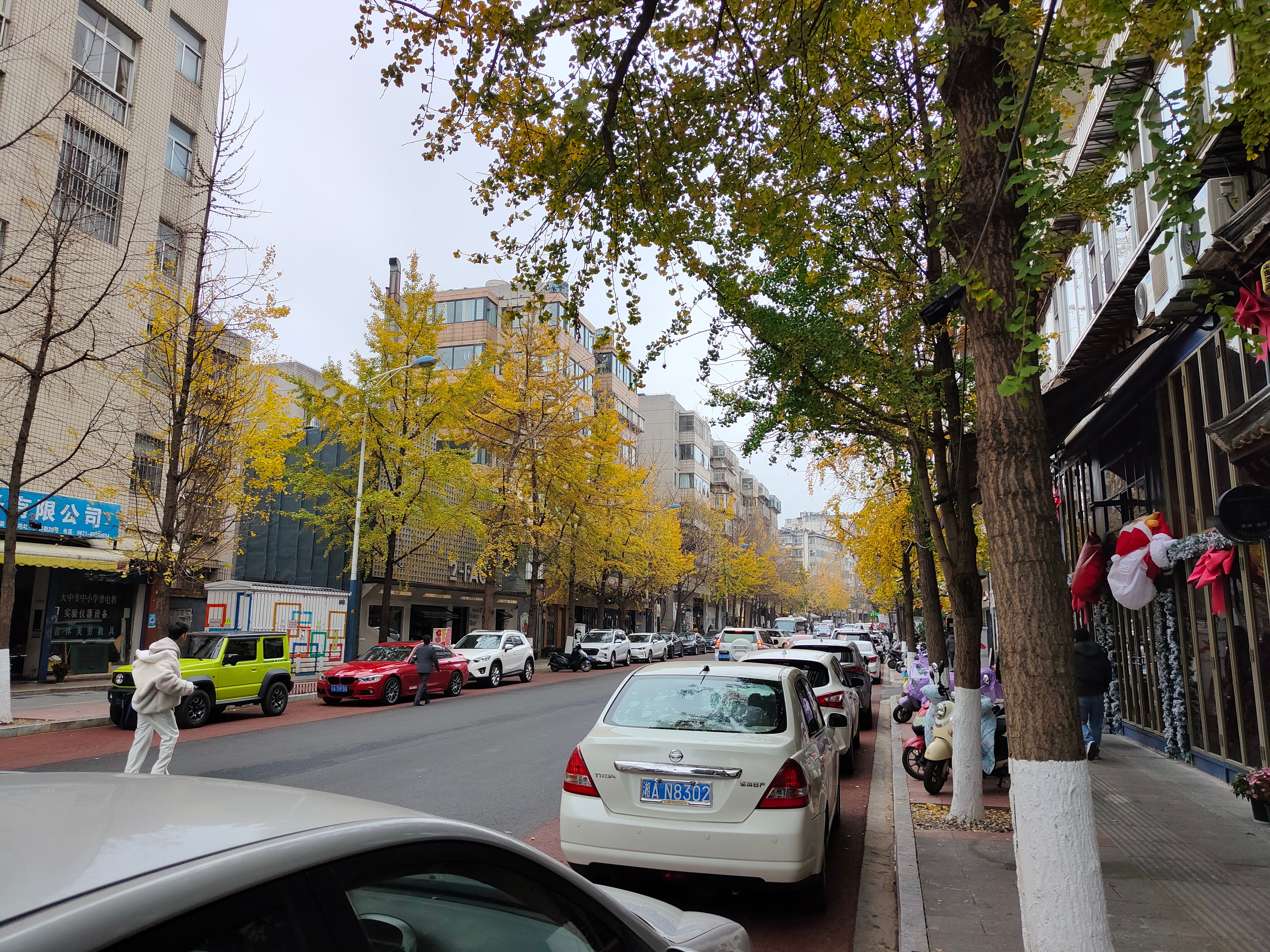吃完米线逛逛，喝杯咖啡[赞][doge]  ​​​