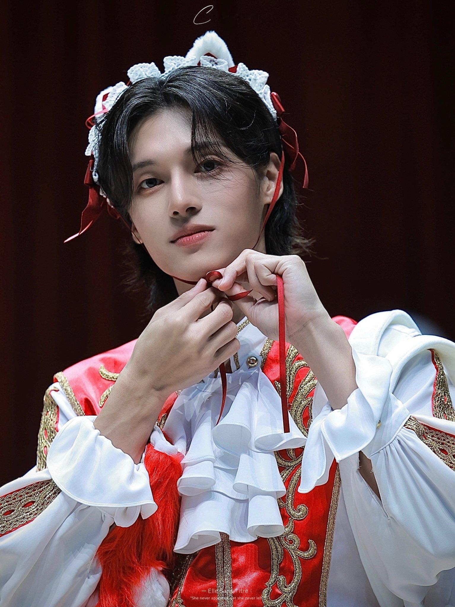 郑友荣  高清｜260726 线下签受©️lombrecouronnee 