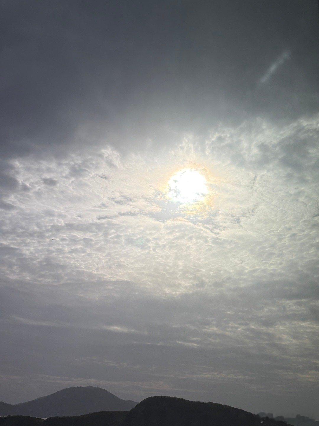 人民币大涨，股市却大跌；看似矛盾的事情，同时发生了。所以我们不能用旧眼光看问题。