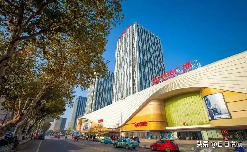 外地人来荆州逛两天，十有八九都会冒出同一个疑问：荆州人是不是个个兜里都揣着大钱过