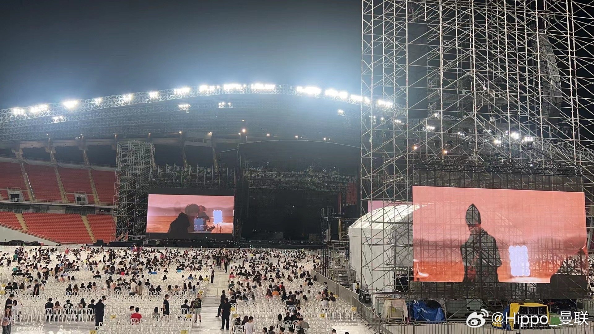 老婆3折买的周杰伦曼谷演唱会门票，听说还有更便宜的。 and等到现在都没开始[微