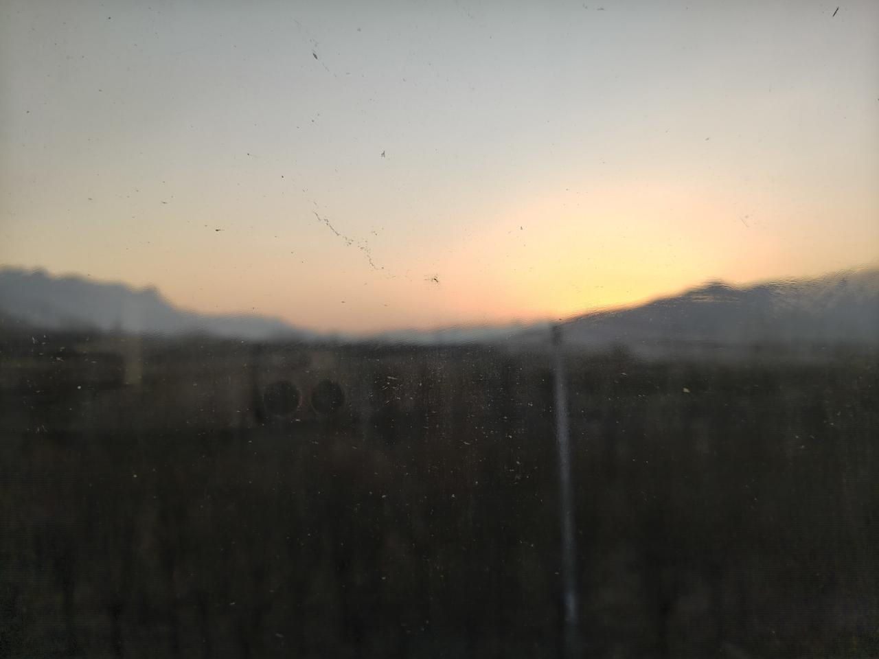 上联：冬去千山秀，诚邀下联春来万川流。