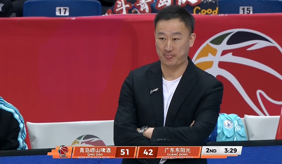 感觉打不过了，攻守都没有太多办法。韦瑟斯庞和米奇单防防不了，进攻端宏远打得又简单