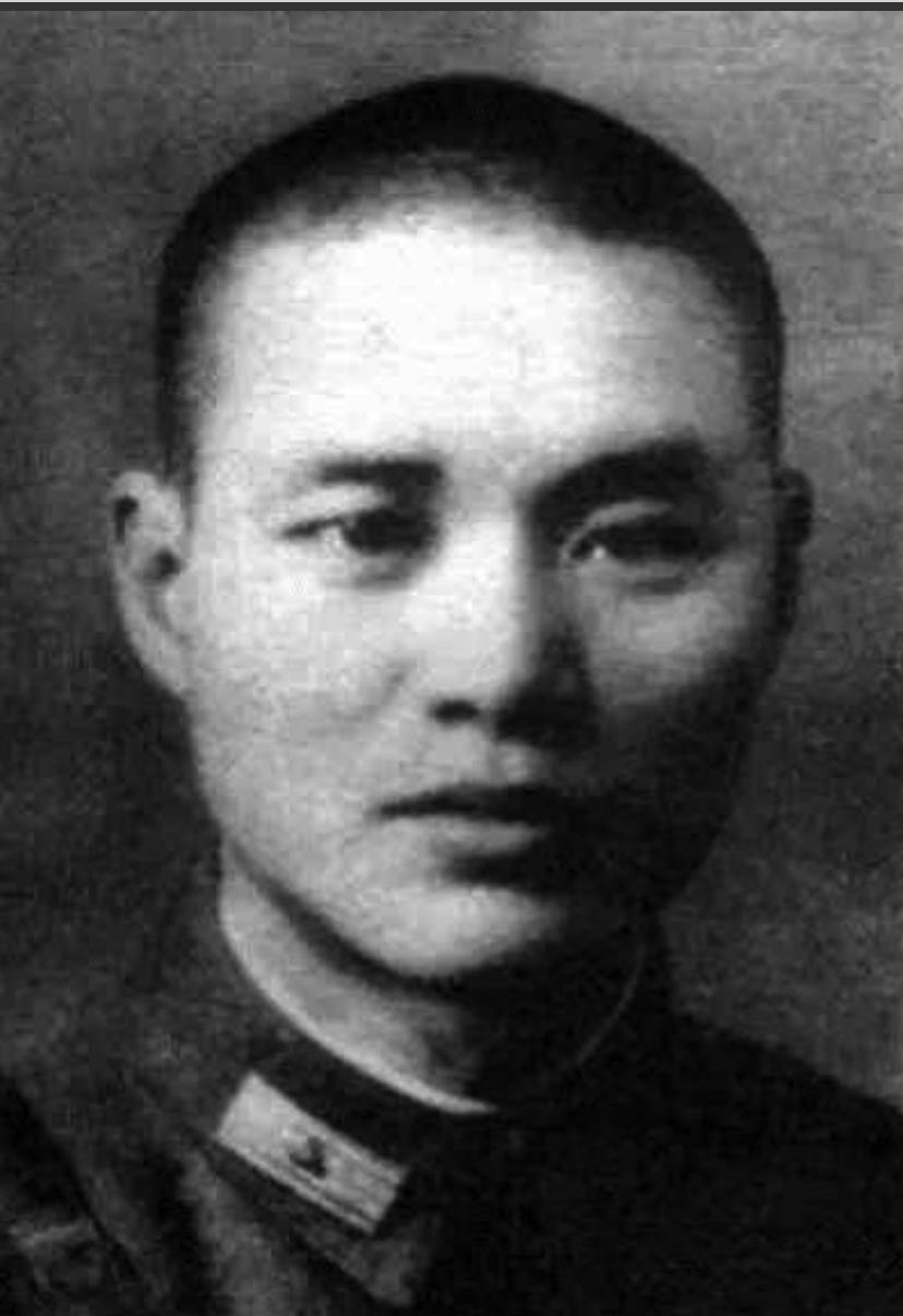 1949年，沈醉在家密谋暗杀邻居杨杰，母亲听完一拍桌子，指着他脑门痛骂："明天孩