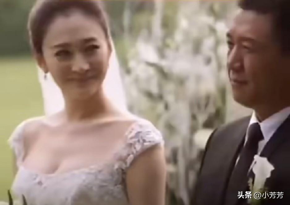 明星李小冉离婚了。
大家又开始不相信爱情了。
整整16年的默默守候。
曾经陪伴李