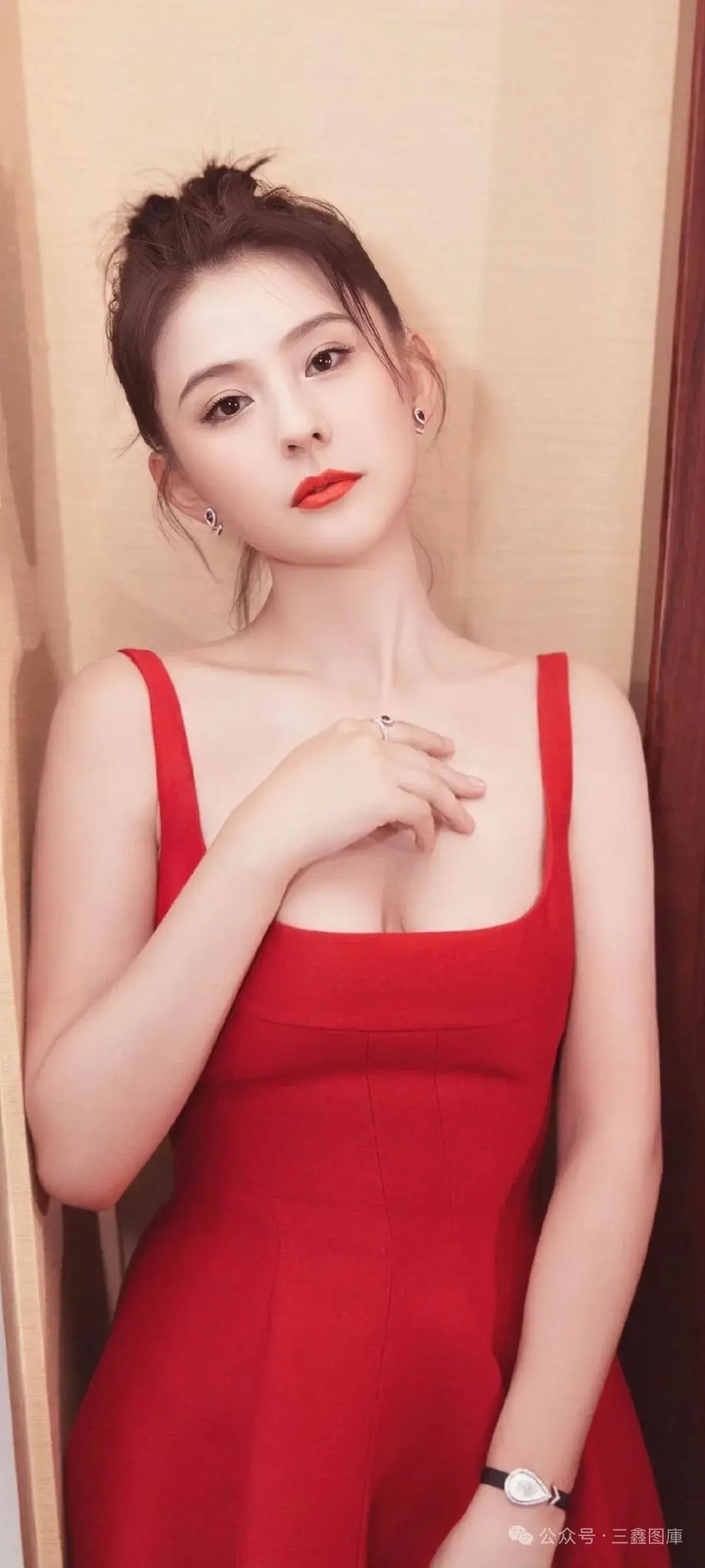热依扎 低龄吊带 呼之欲出