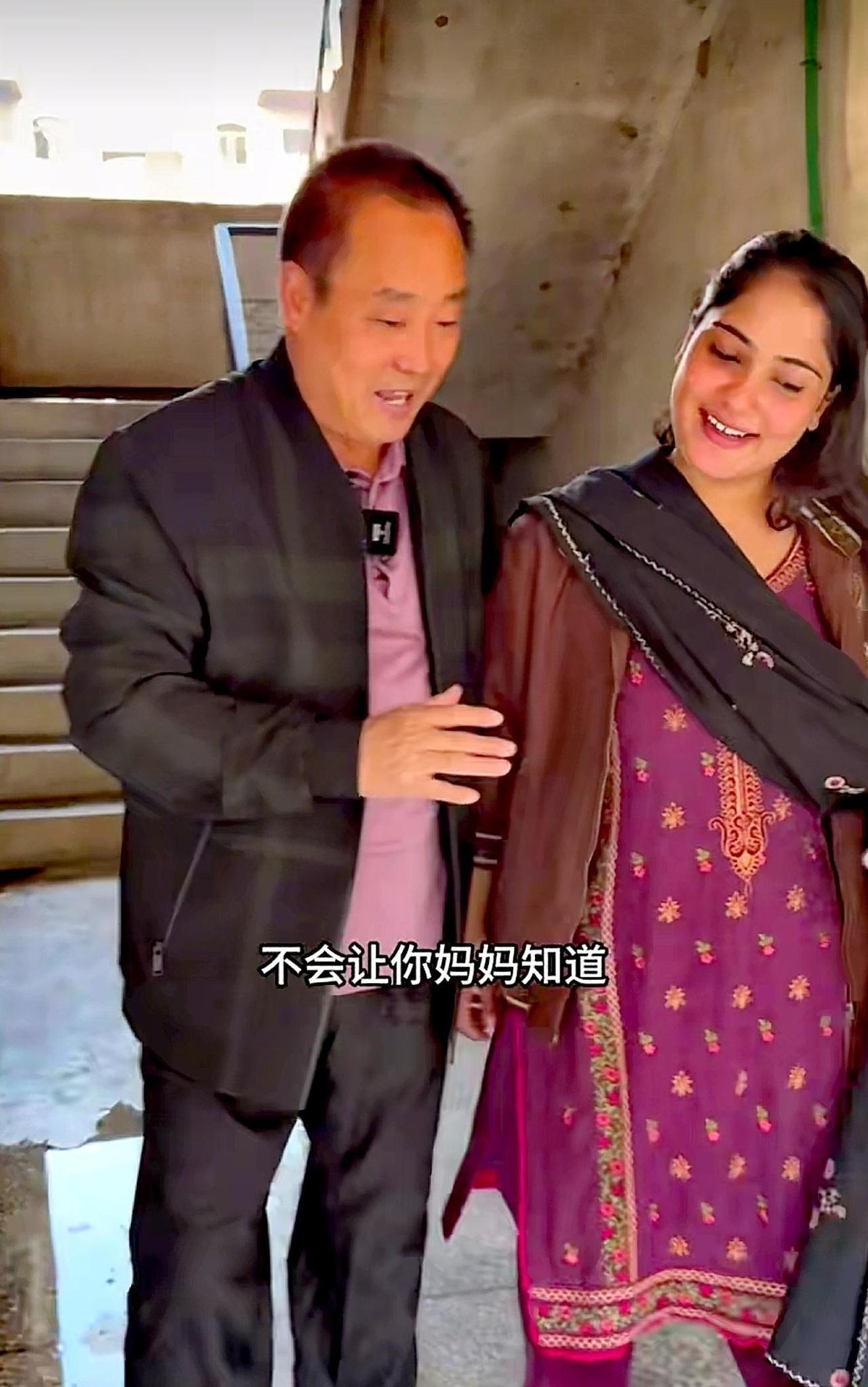 就在刚刚。
 
老陆突然宣布了，明天要回中国。
 
在皮衣哥的视频里，关键点已经