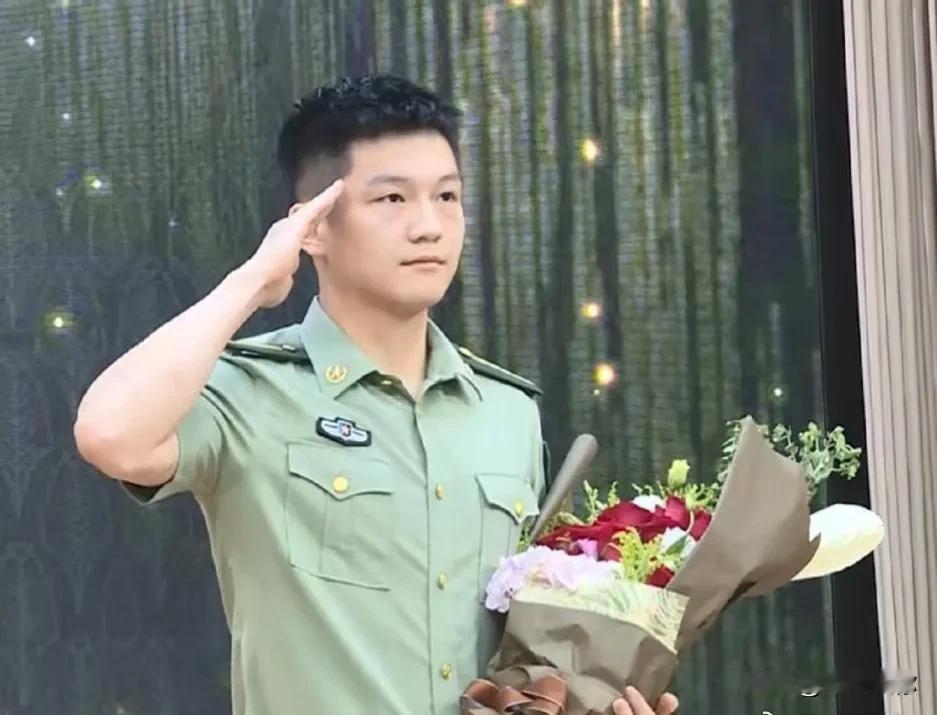 其实樊振东本来算得上半个刘国梁的嫡系，他教练是王皓，王皓是刘国梁带的。只要樊振东
