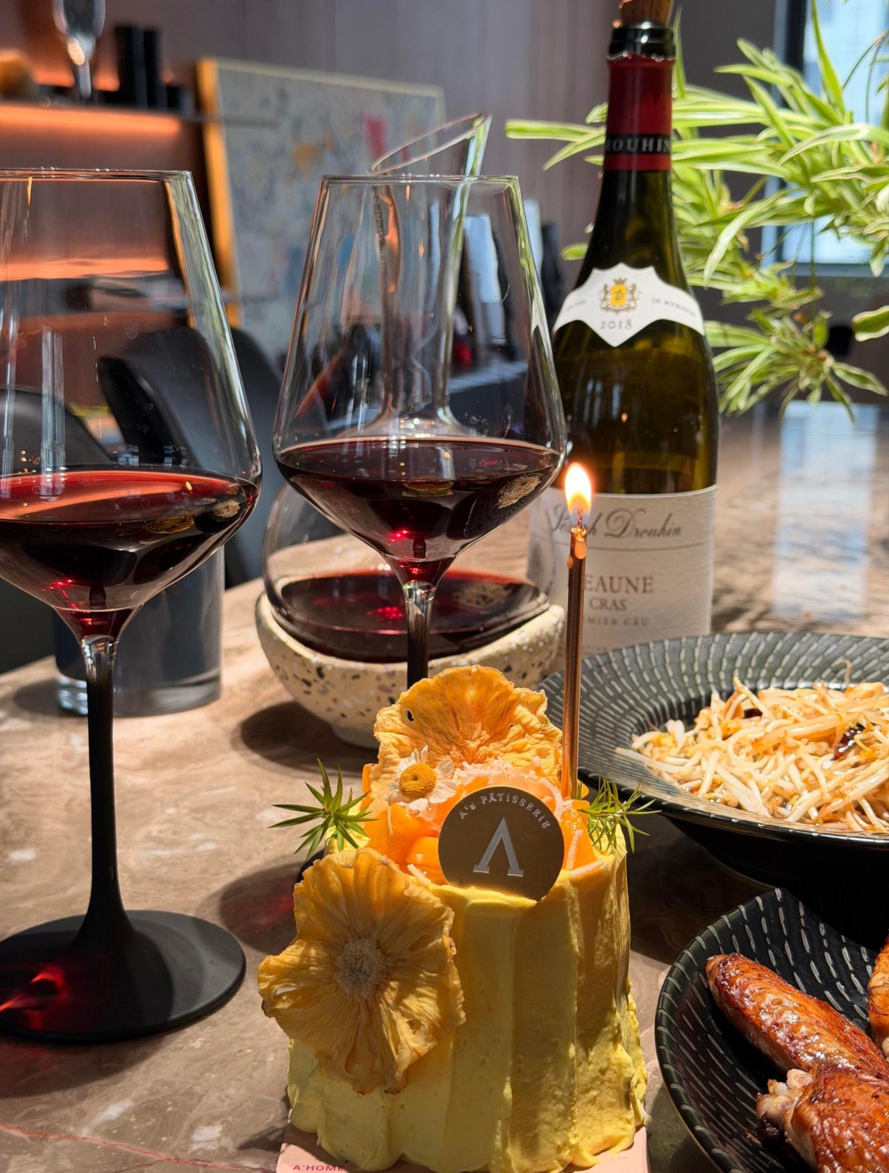 人生是旷野｜小酌一杯🍷
人生半熟，即将不惑
感恩生命里所有遇见和赠予。 ​​​