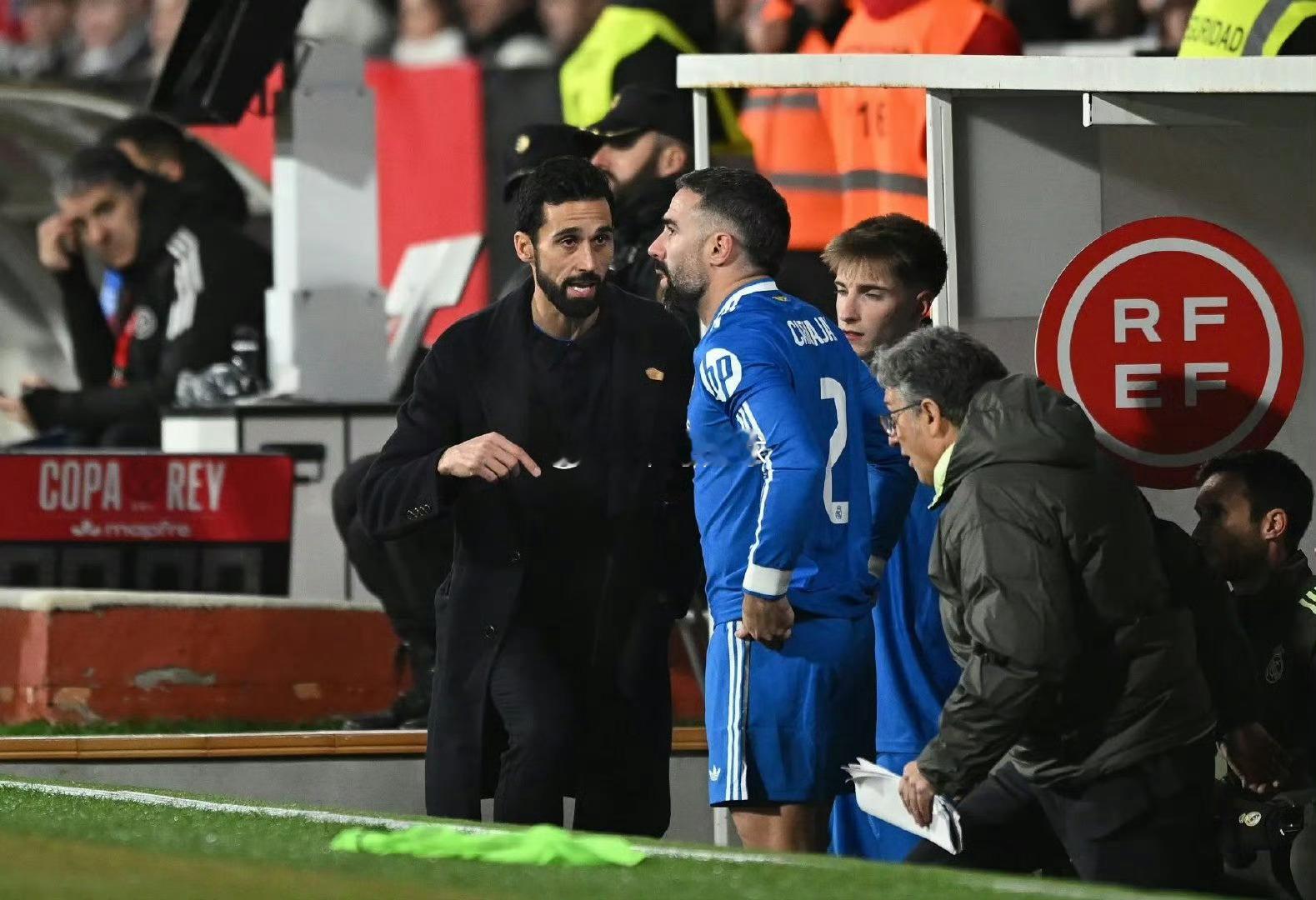 西媒：阿韦洛亚与卡瓦哈尔多次发生冲突，球员时期本就是竞争对手据《每日体育报》消息